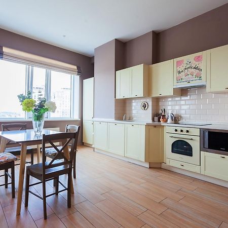 Stylish Views Apartments In The Parasol. Parus .Obolonskaya Embankment 키예프 외부 사진