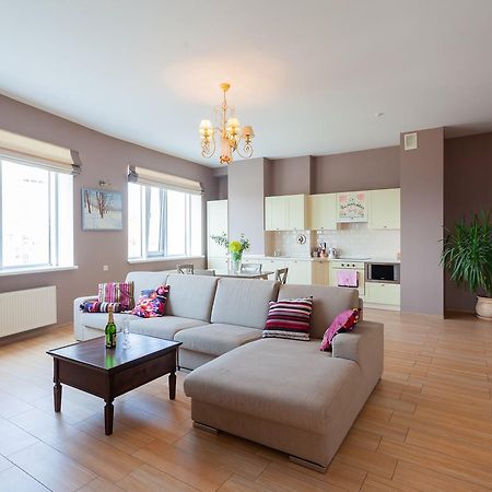 Stylish Views Apartments In The Parasol. Parus .Obolonskaya Embankment 키예프 외부 사진