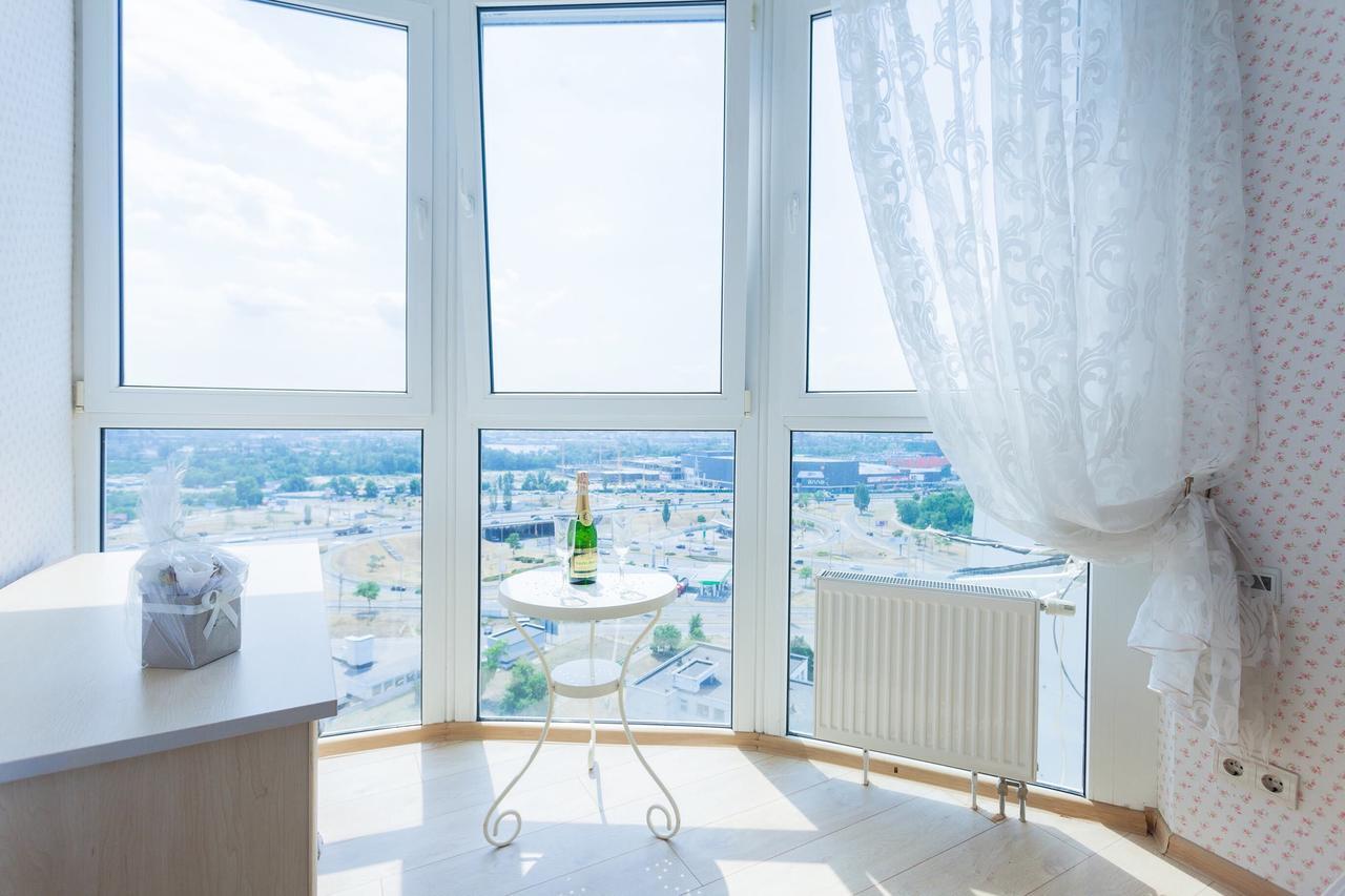 Stylish Views Apartments In The Parasol. Parus .Obolonskaya Embankment 키예프 외부 사진