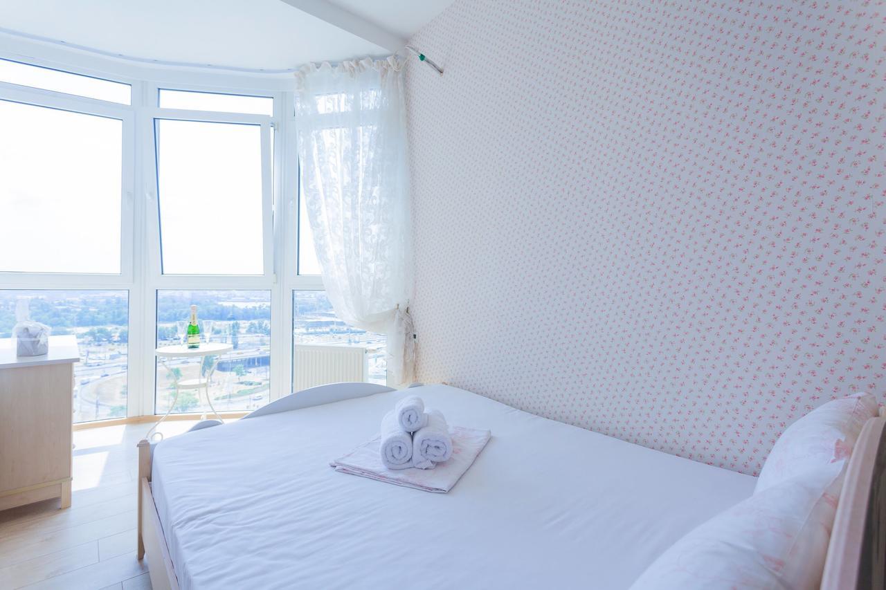 Stylish Views Apartments In The Parasol. Parus .Obolonskaya Embankment 키예프 외부 사진